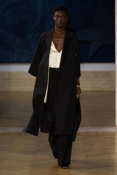 Look 18